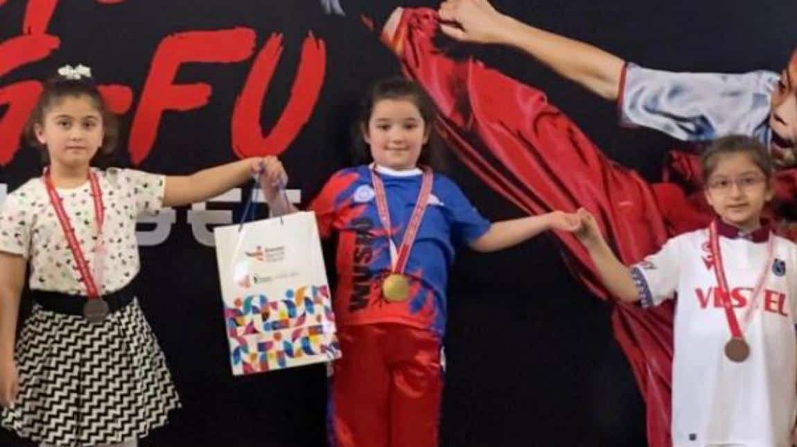Anasınıfı öğrencimiz Nil Su Ceyhan Wushu minikler 23 Nisan Ulusal Egemenlik ve çocuk bayramı şampiyonasında İstanbul birincisi oldu